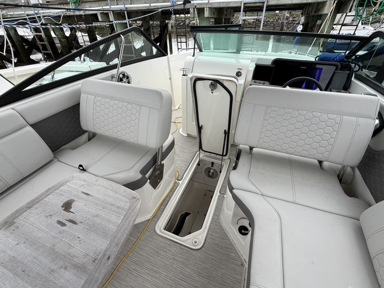 2023 Sea Ray 250 Outboard - Photo 17