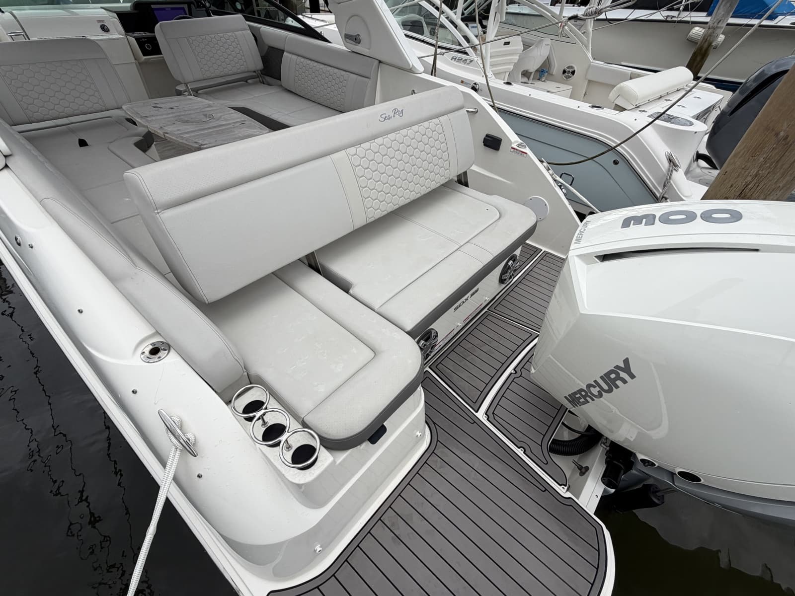 2023 Sea Ray 250 Outboard - Photo 3