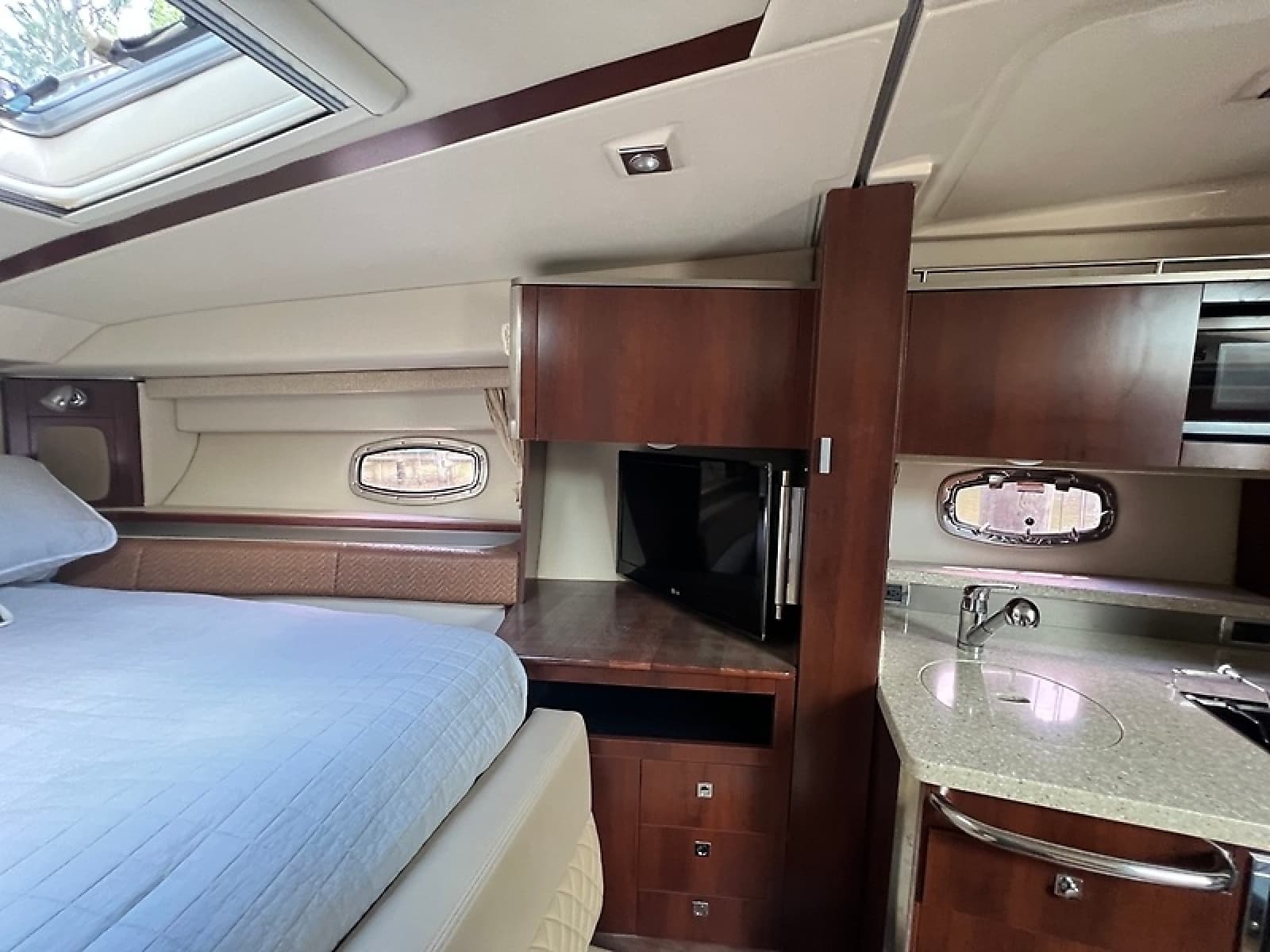 2013 Chaparral 330 Signature - Photo 5