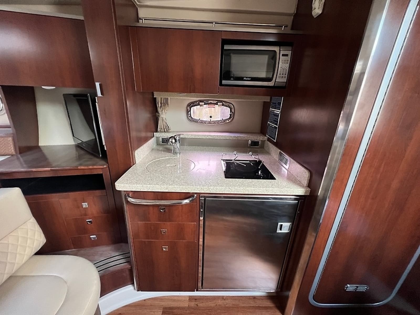 2013 Chaparral 330 Signature - Photo 6
