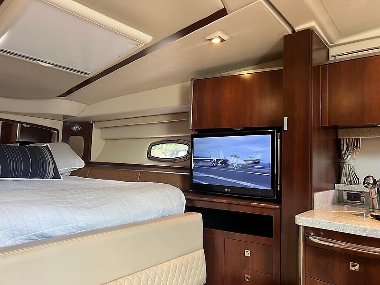 2013 Chaparral 330 Signature - Photo 13