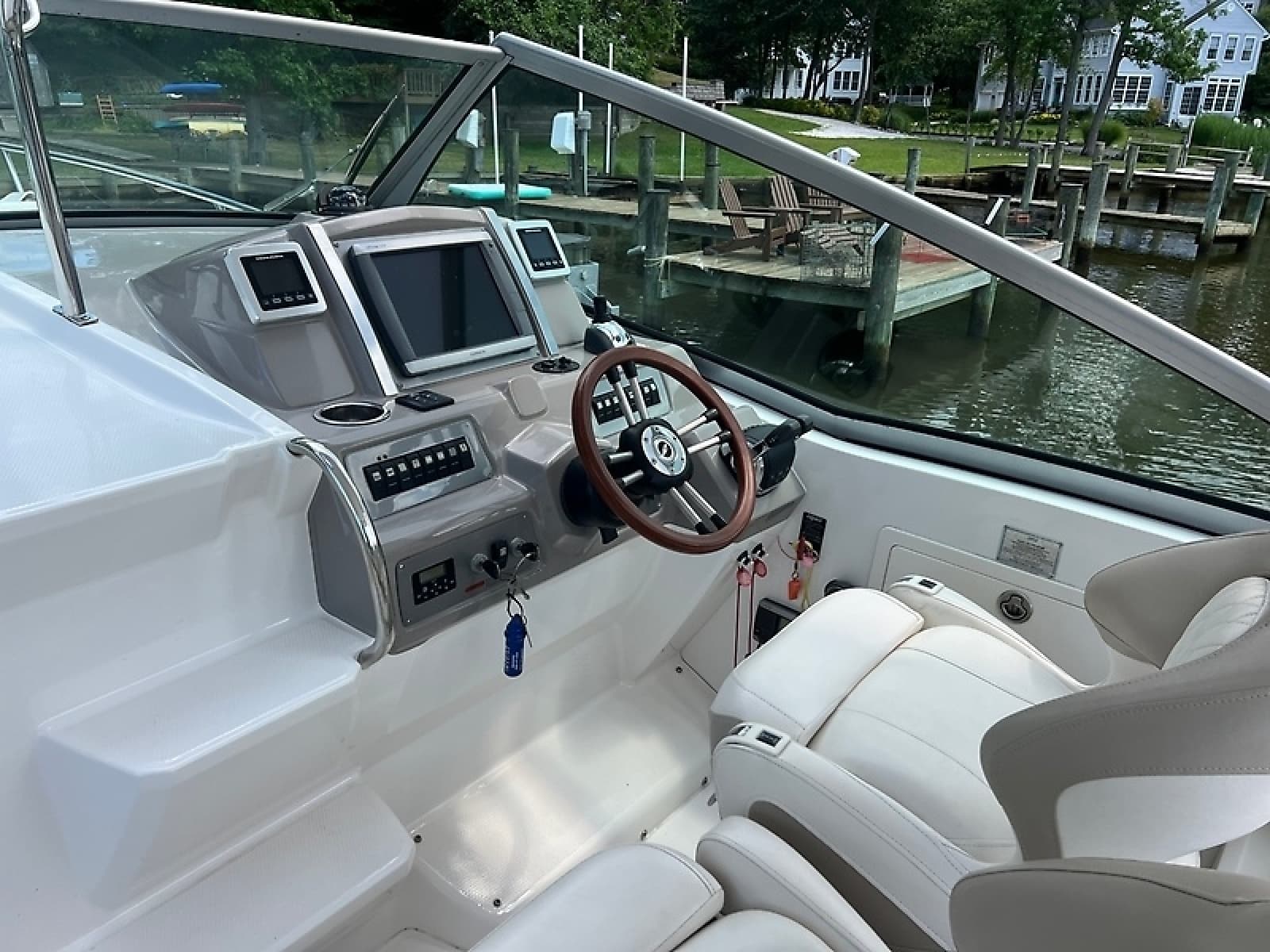 2013 Chaparral 330 Signature - Photo 16