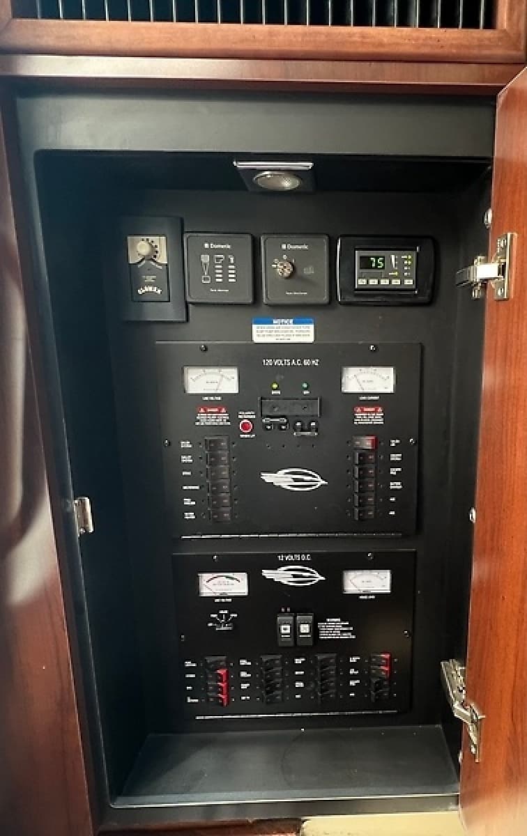 2013 Chaparral 330 Signature - Photo 4