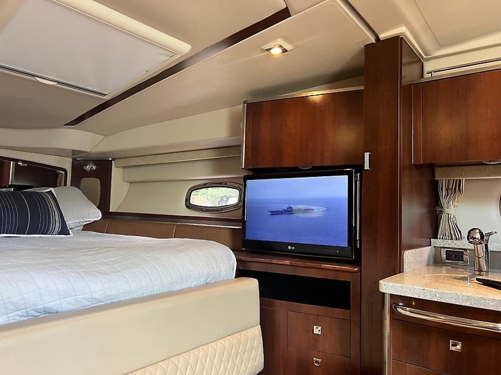 2013 Chaparral 330 Signature - Photo 12