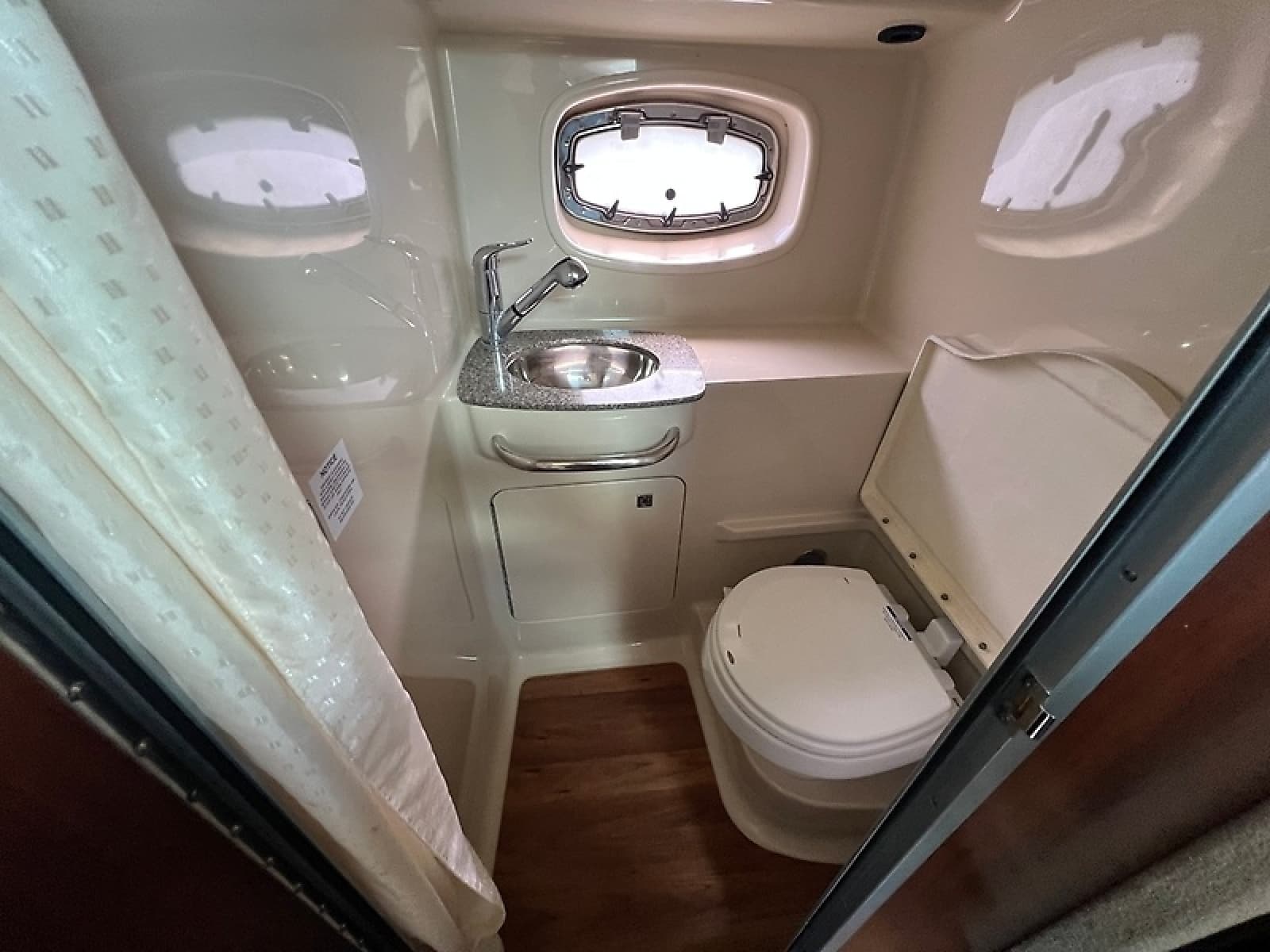 2013 Chaparral 330 Signature - Photo 8