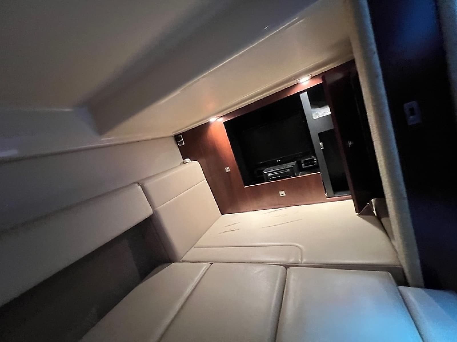 2013 Chaparral 330 Signature - Photo 10