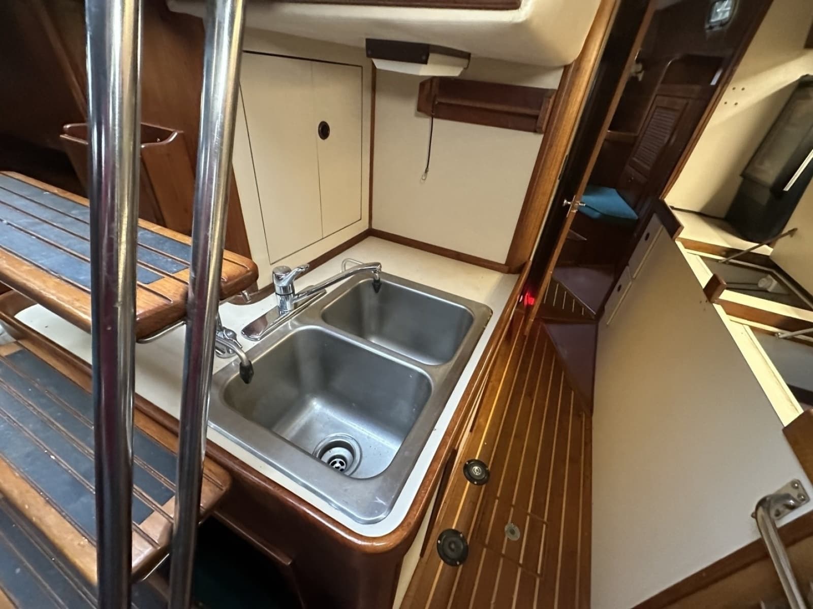 1985 Endeavour 42 CC - Photo 87