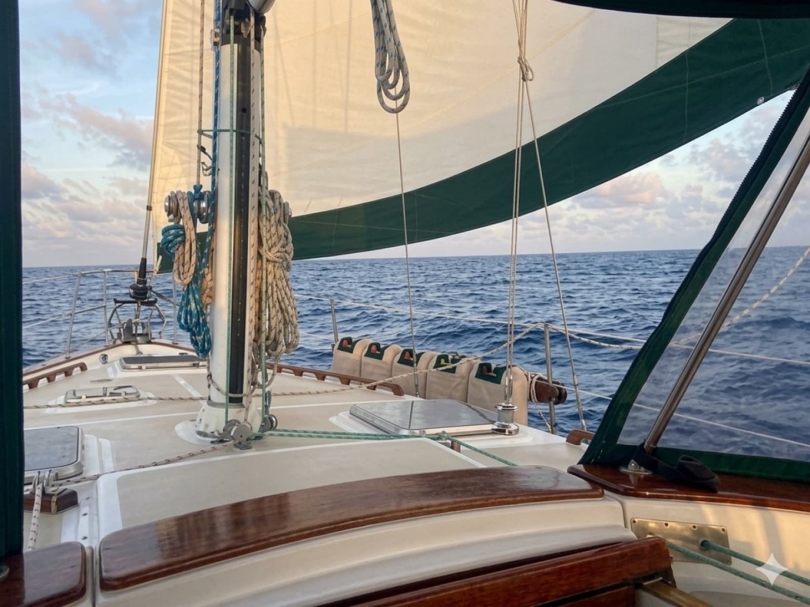 1985 Endeavour 42 CC - Photo 3