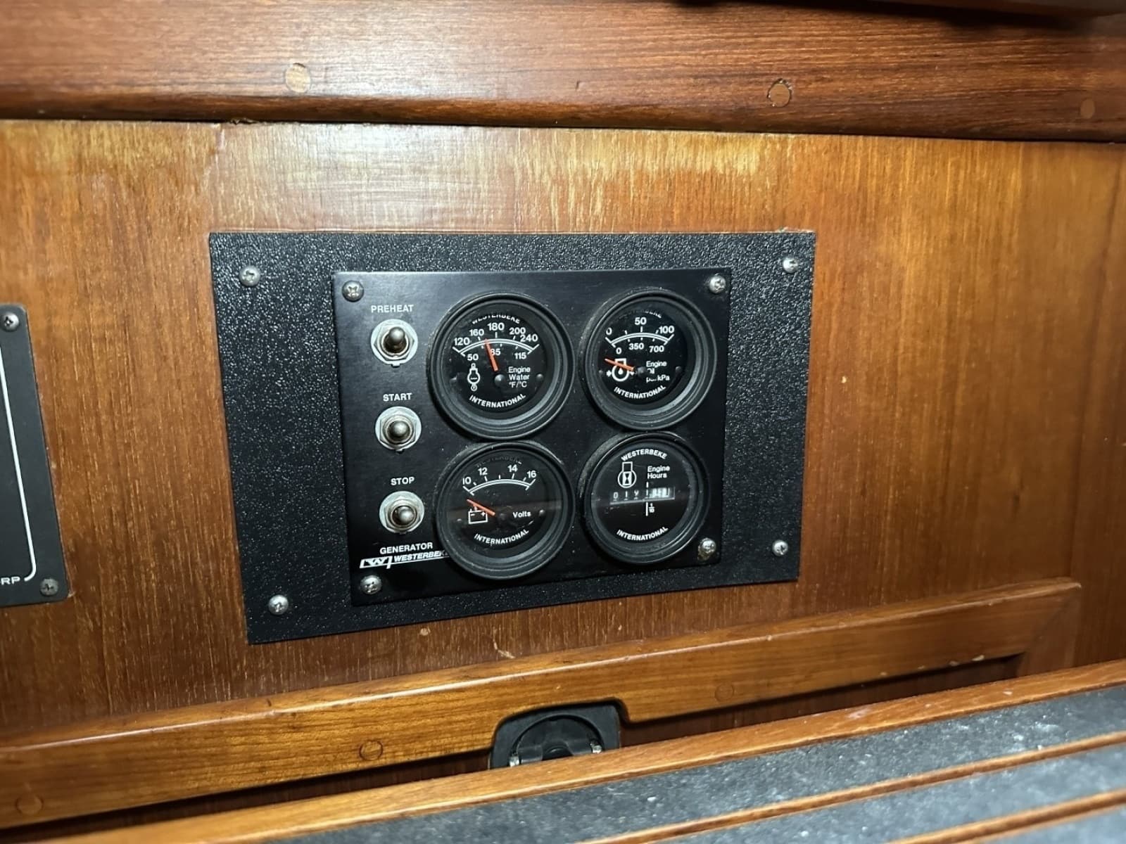 1985 Endeavour 42 CC - Photo 118