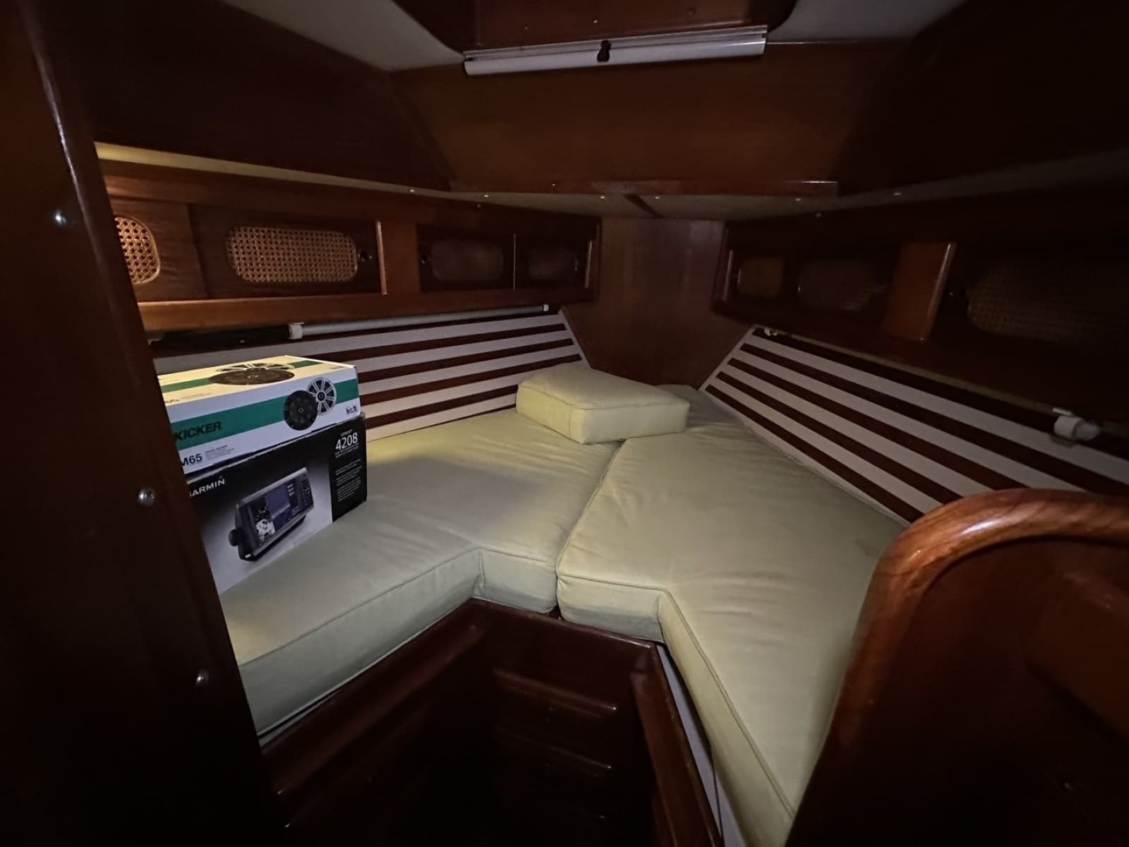 1985 Endeavour 42 CC - Photo 11