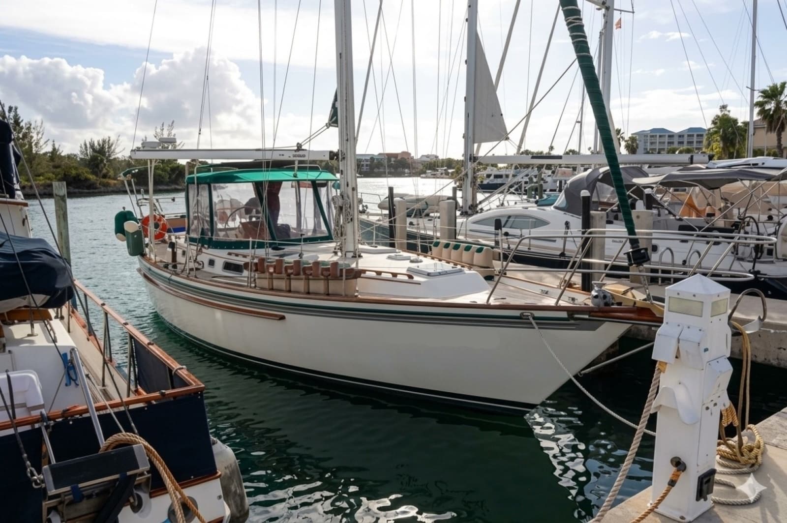1985 Endeavour 42 CC - Photo 1