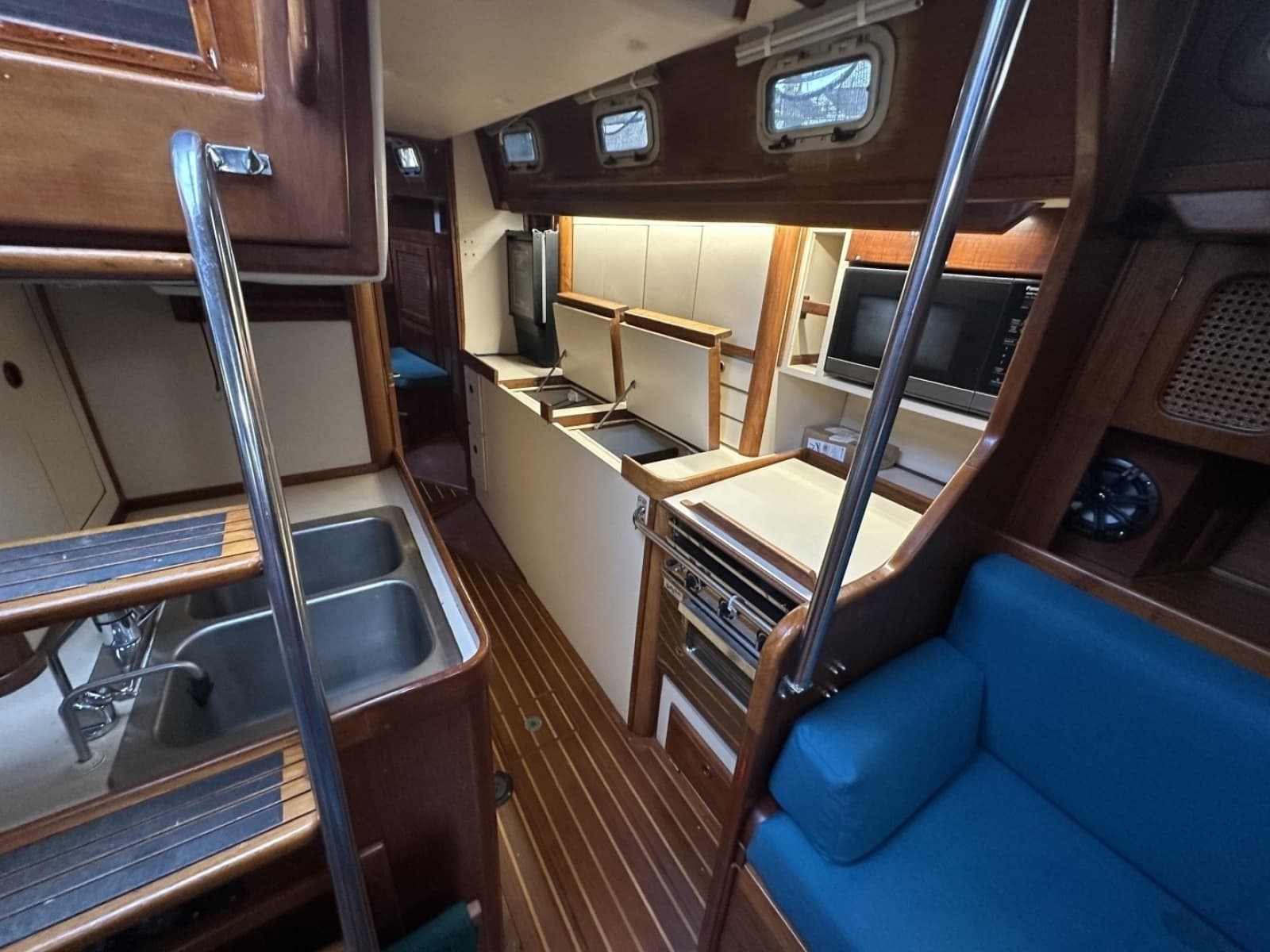 1985 Endeavour 42 CC - Photo 12