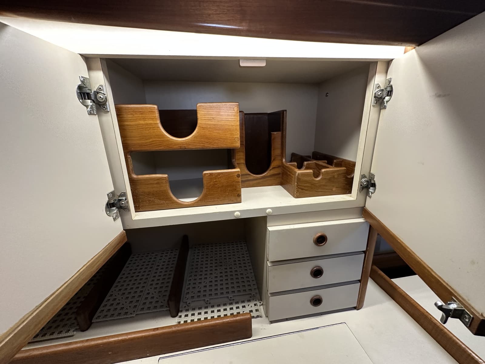 1985 Endeavour 42 CC - Photo 97
