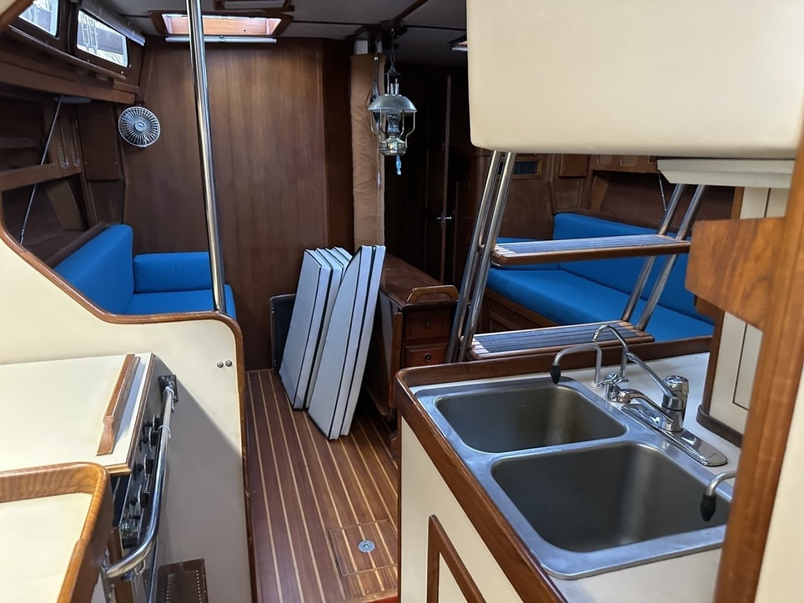 1985 Endeavour 42 CC - Photo 117
