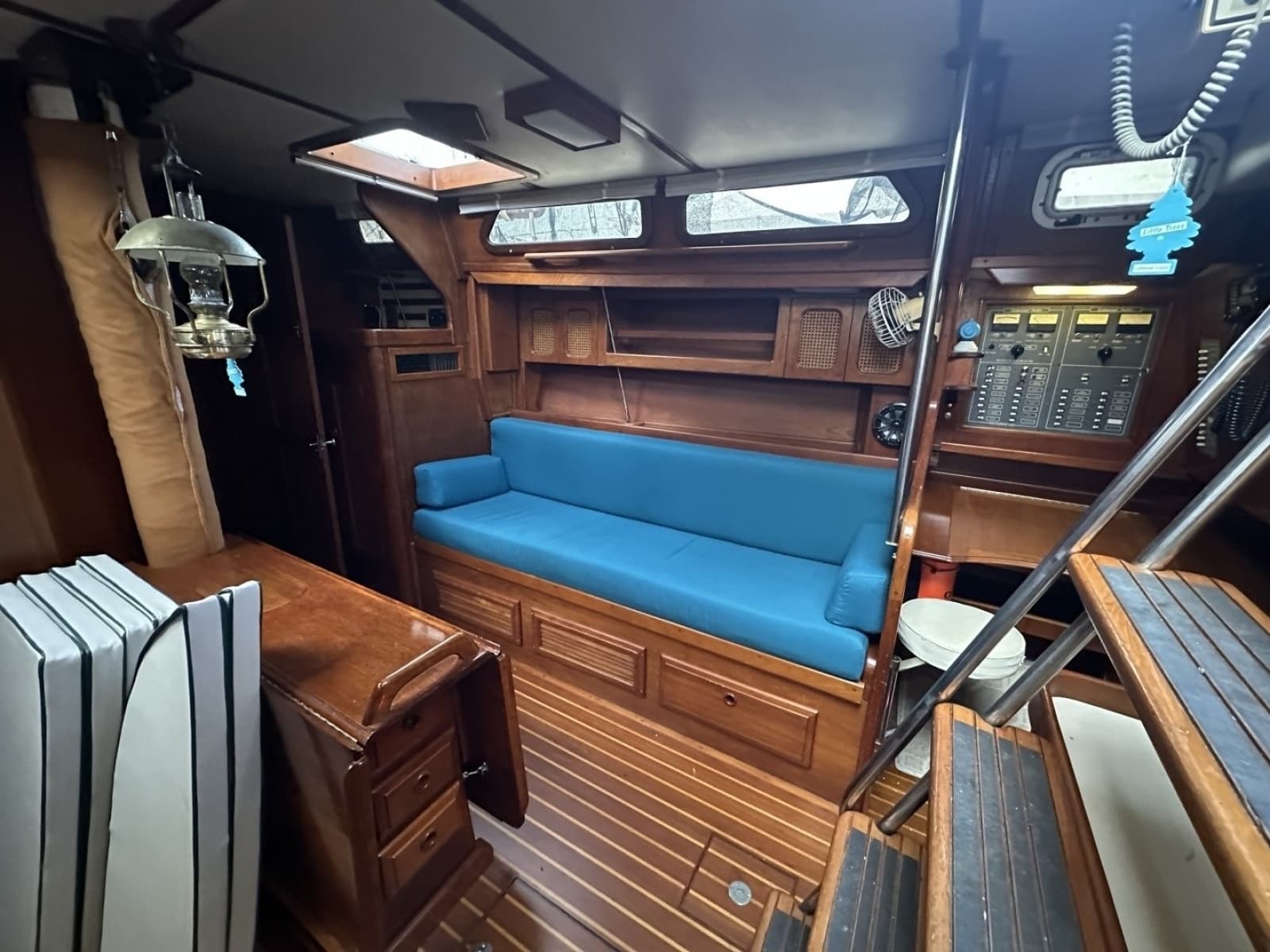 1985 Endeavour 42 CC - Photo 9
