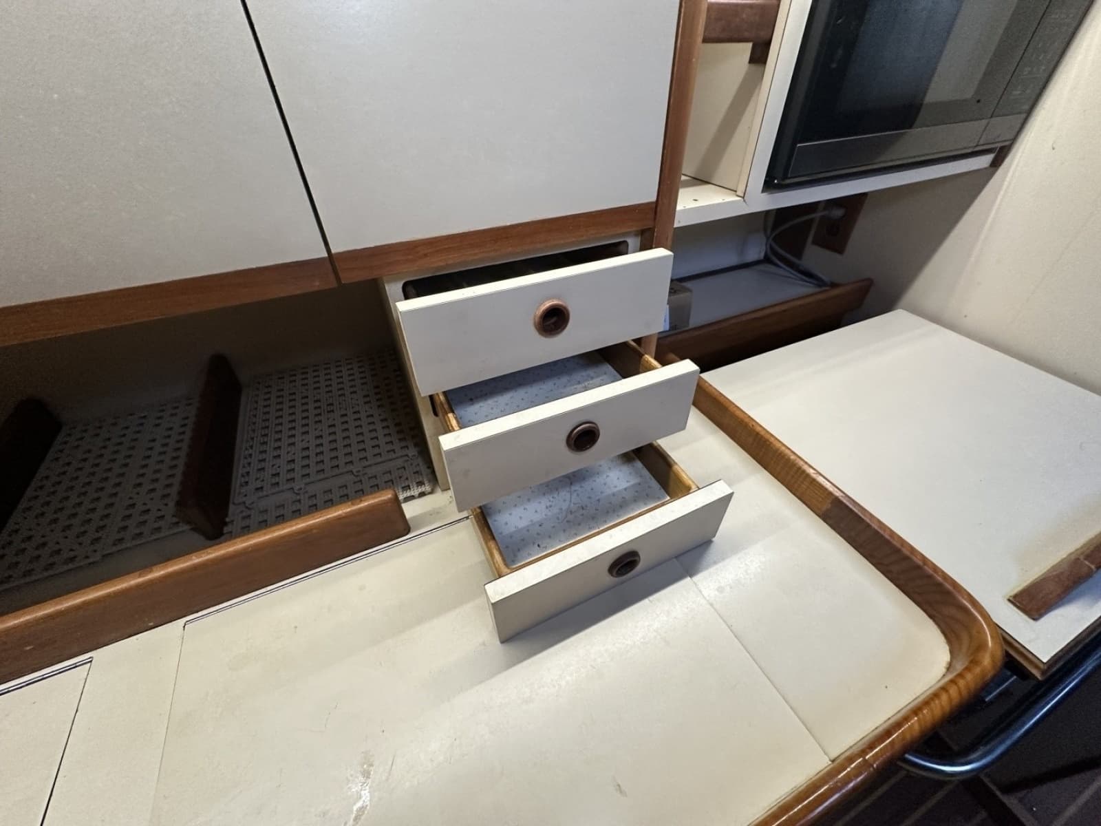 1985 Endeavour 42 CC - Photo 97