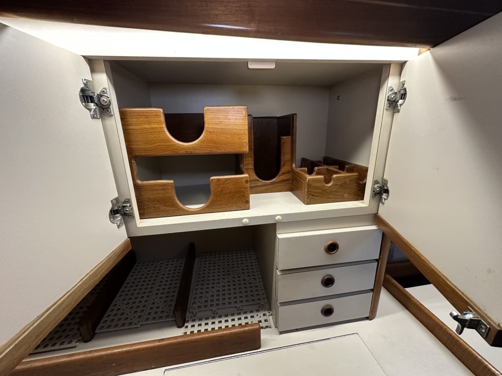 1985 Endeavour 42 CC - Photo 98
