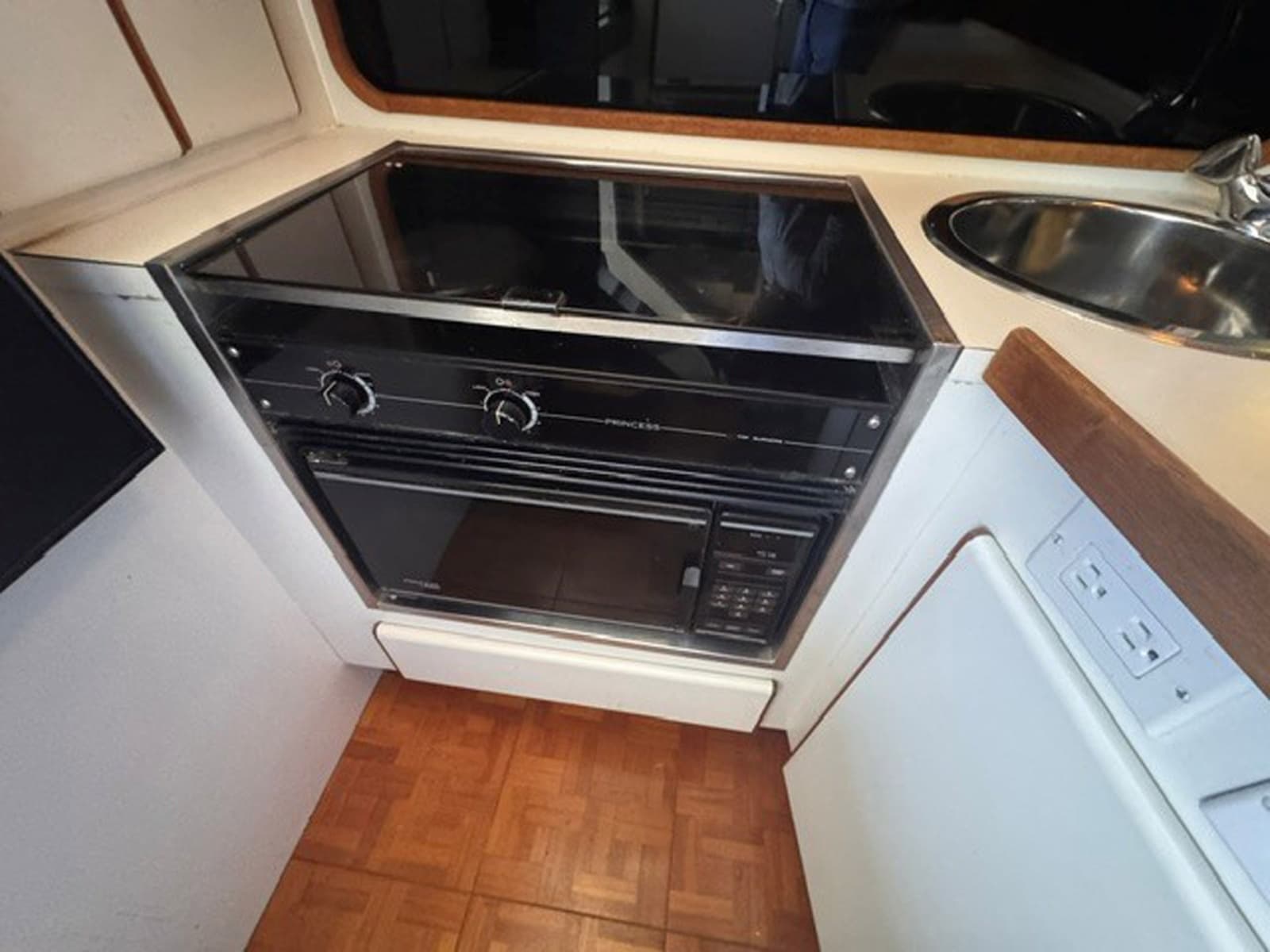 1988 Tiara Yachts 3300 Open - Photo 22