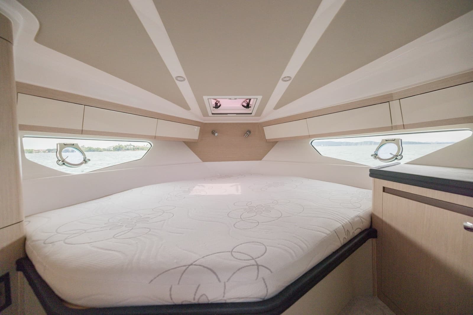 2027 Focus Motor Yachts Power - Photo 32