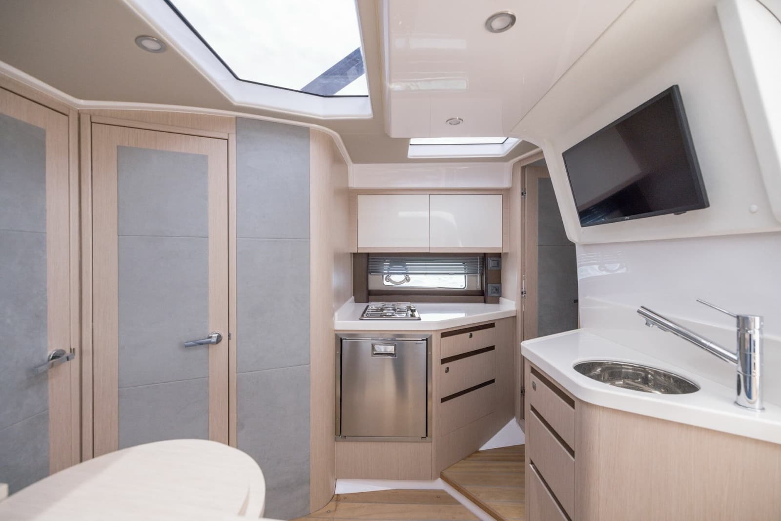 2027 Focus Motor Yachts Power - Photo 26