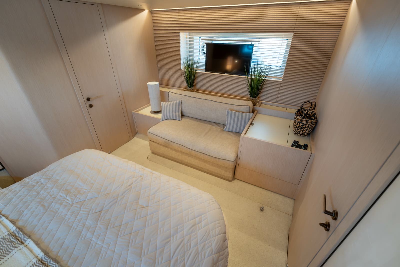 2025 Azimut Seadeck 6 - Photo 42
