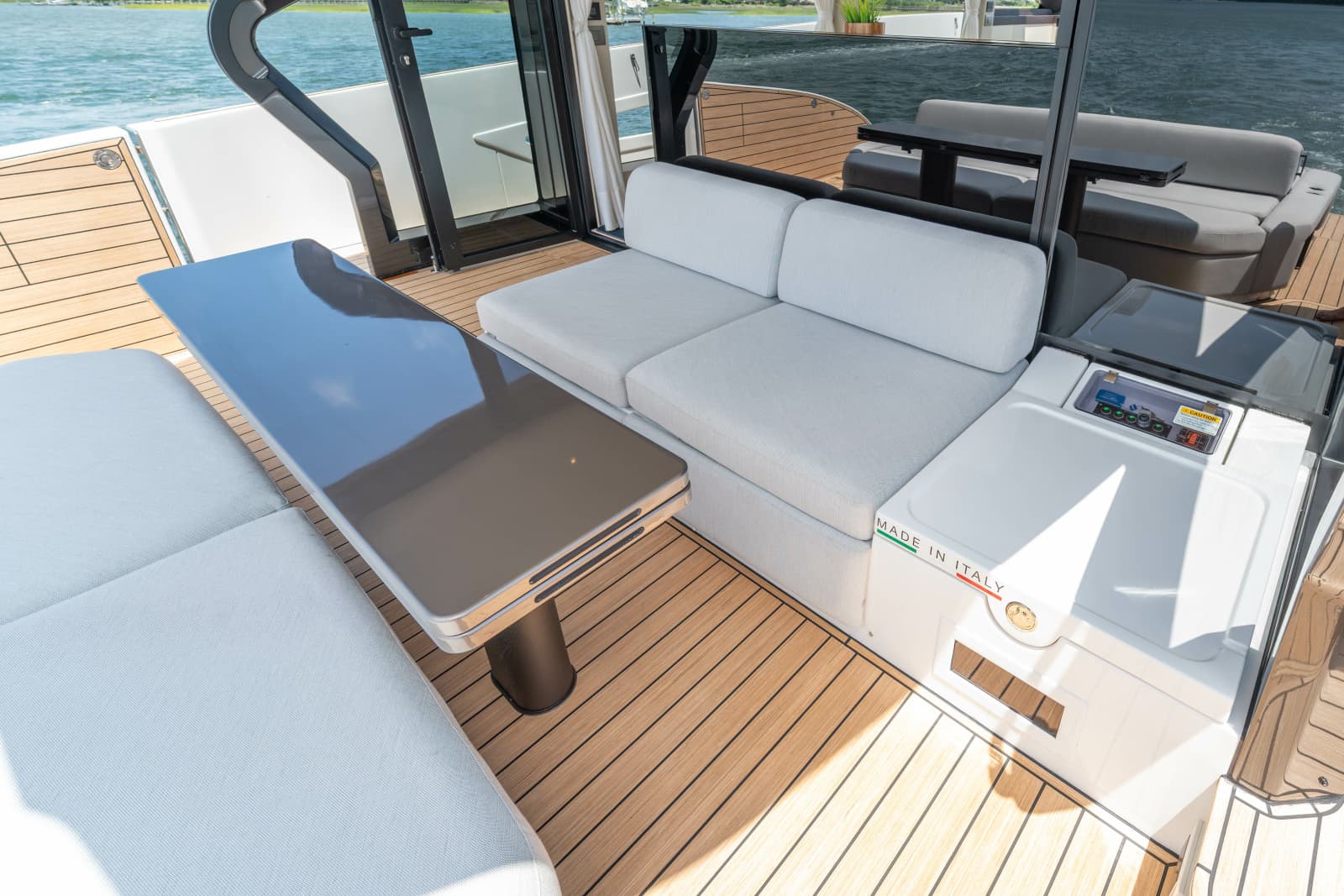 2025 Azimut Seadeck 6 - Photo 17