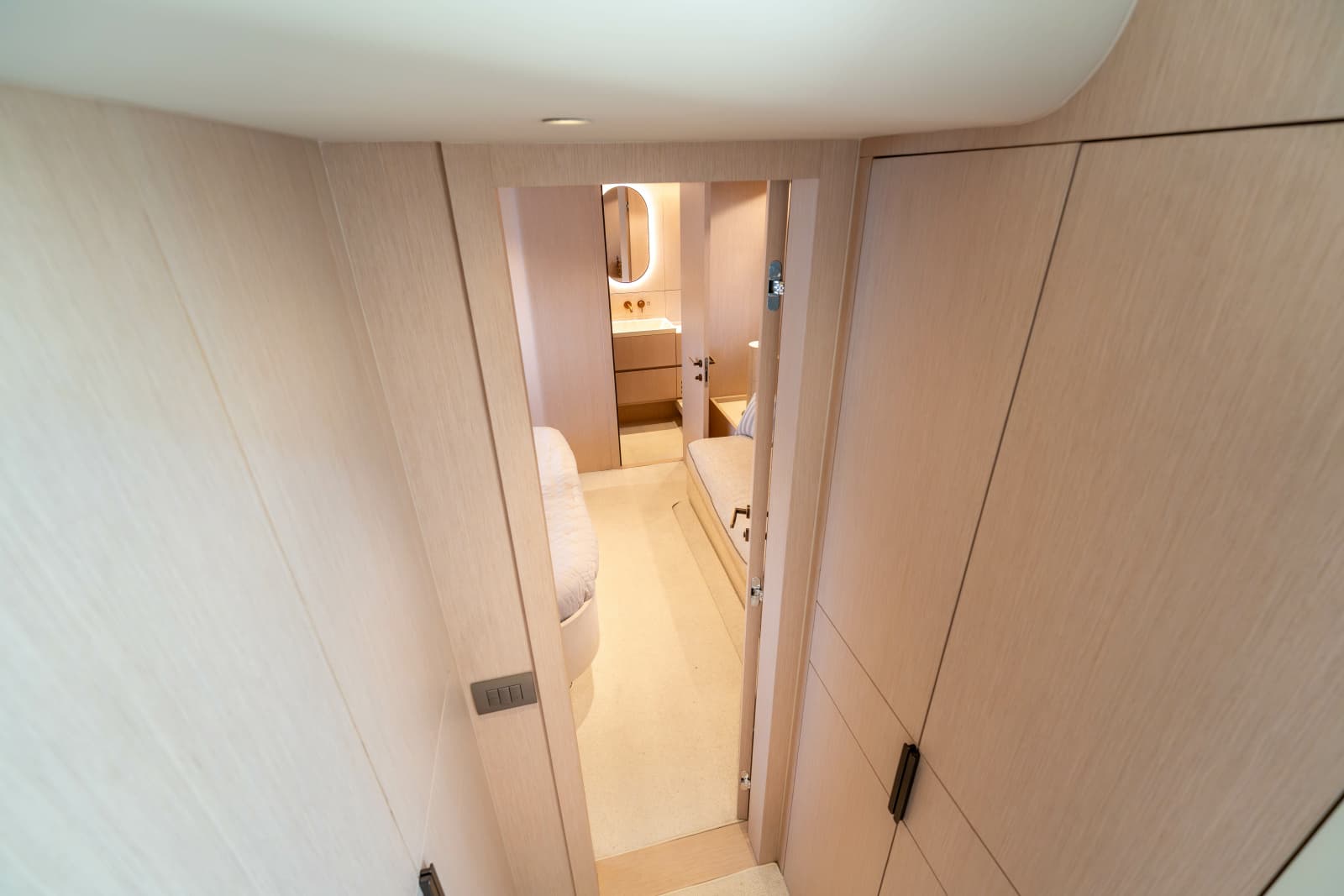 2025 Azimut Seadeck 6 - Photo 40