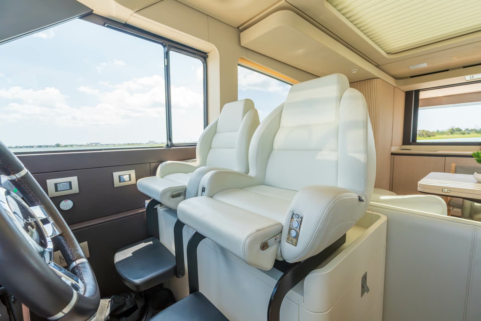 2025 Azimut Seadeck 6 - Photo 36