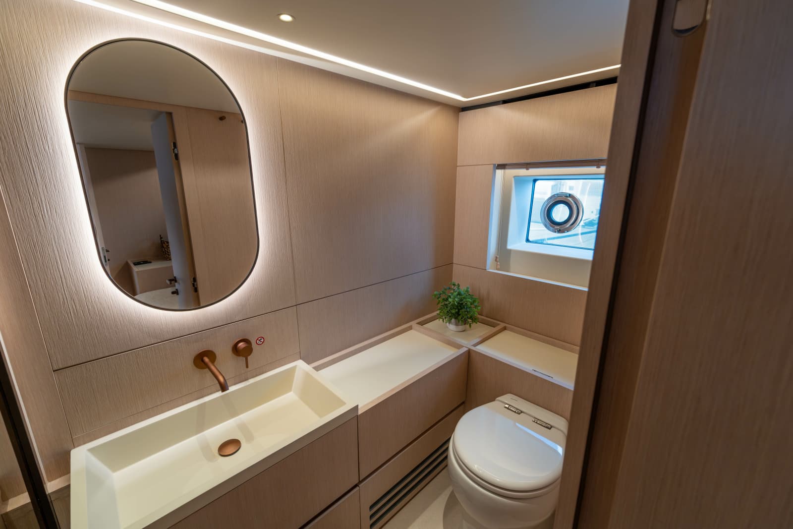 2025 Azimut Seadeck 6 - Photo 39
