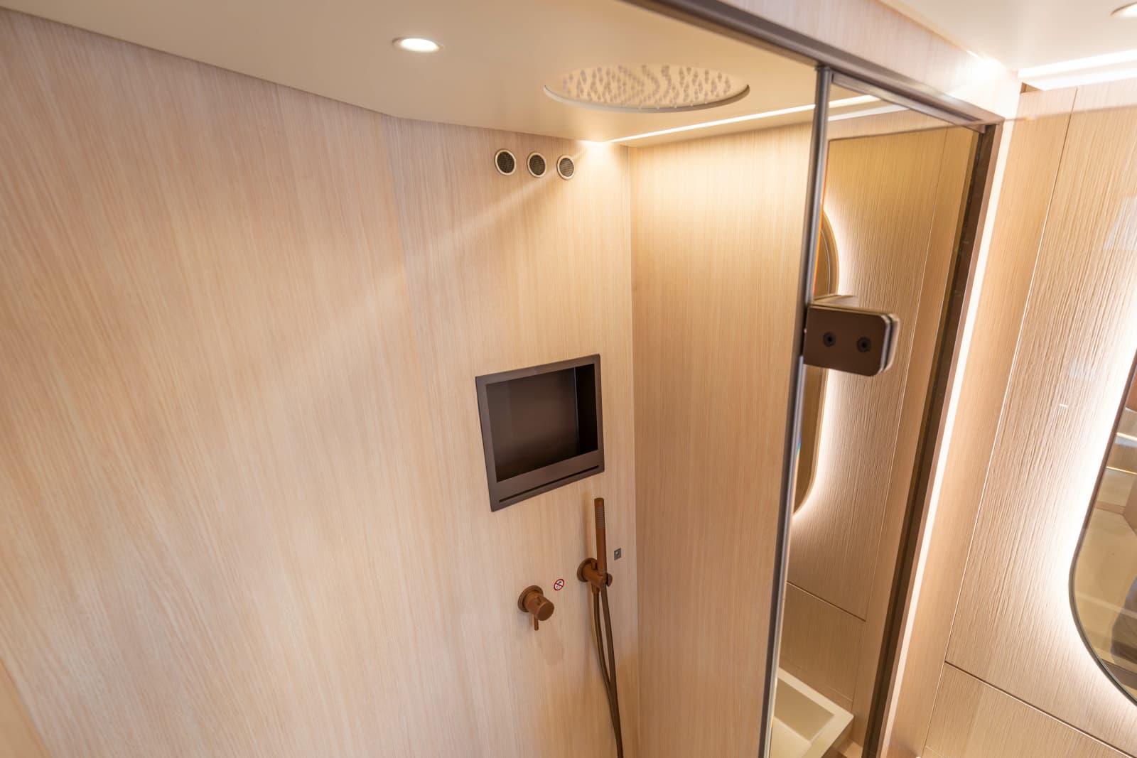2025 Azimut Seadeck 6 - Photo 48