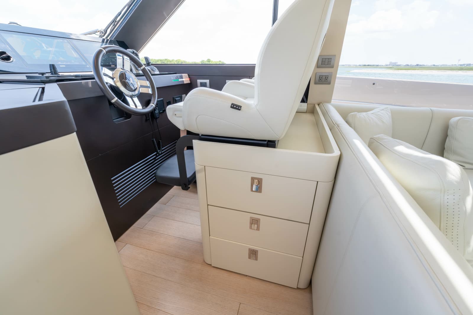 2025 Azimut Seadeck 6 - Photo 32