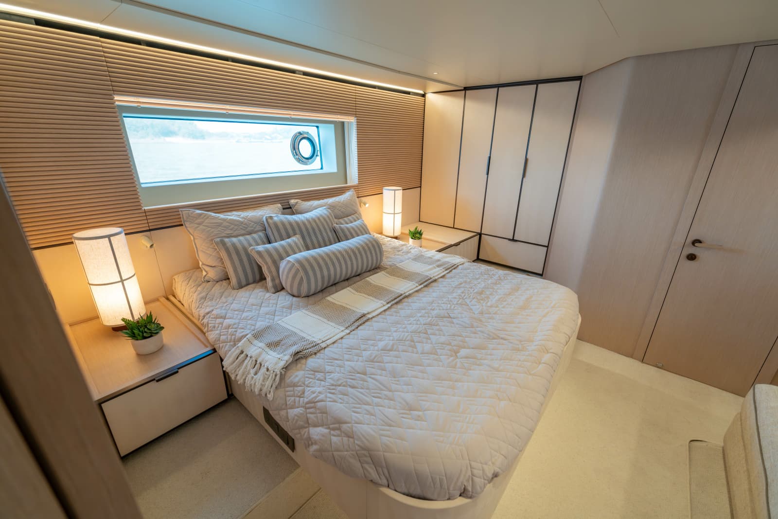 2025 Azimut Seadeck 6 - Photo 43