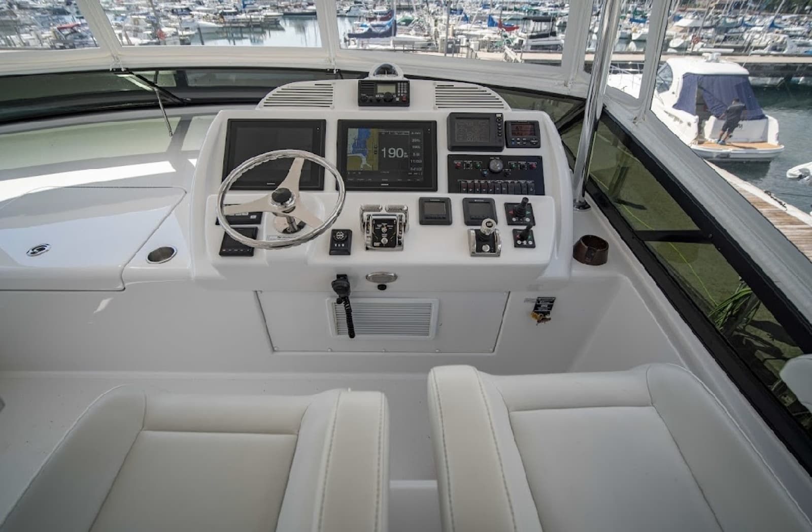 2017 Hatteras 60 Motoryacht - Photo 17