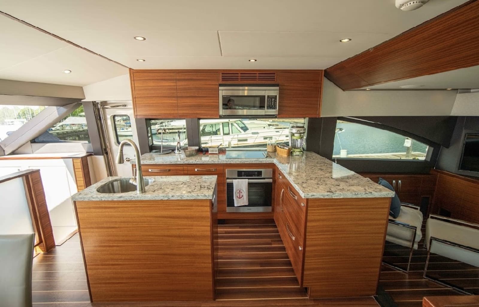 2017 Hatteras 60 Motoryacht - Photo 5