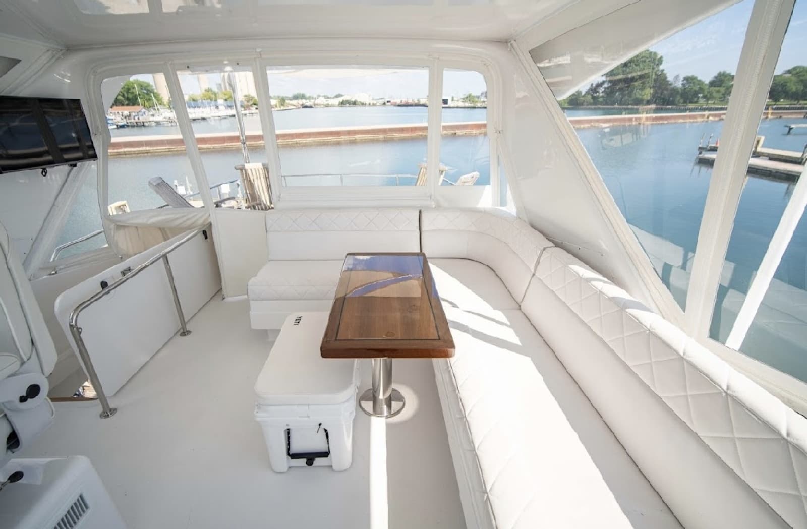 2017 Hatteras 60 Motoryacht - Photo 19