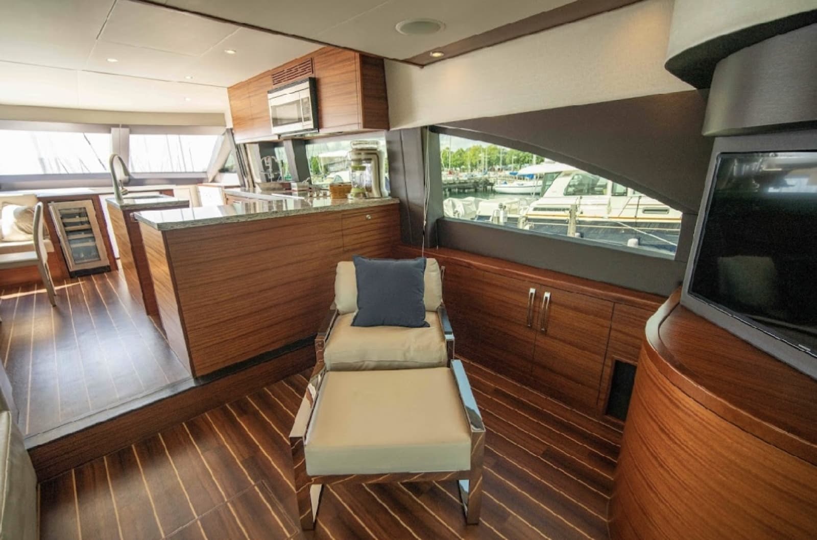 2017 Hatteras 60 Motoryacht - Photo 4