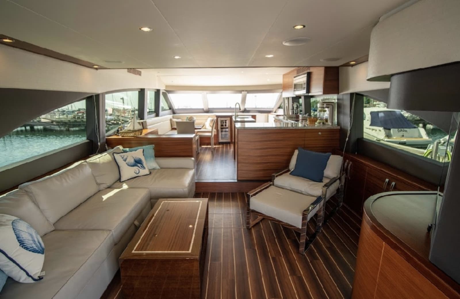 2017 Hatteras 60 Motoryacht - Photo 2