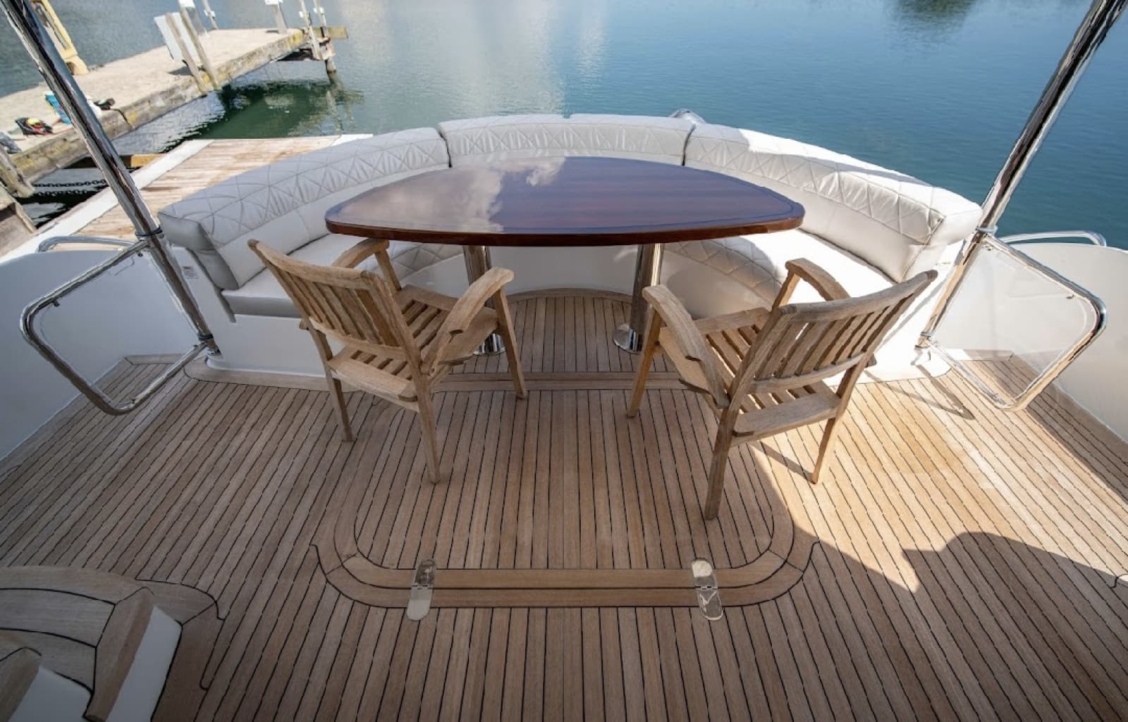 2017 Hatteras 60 Motoryacht - Photo 23