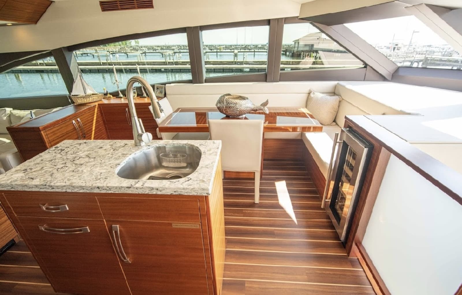 2017 Hatteras 60 Motoryacht - Photo 6
