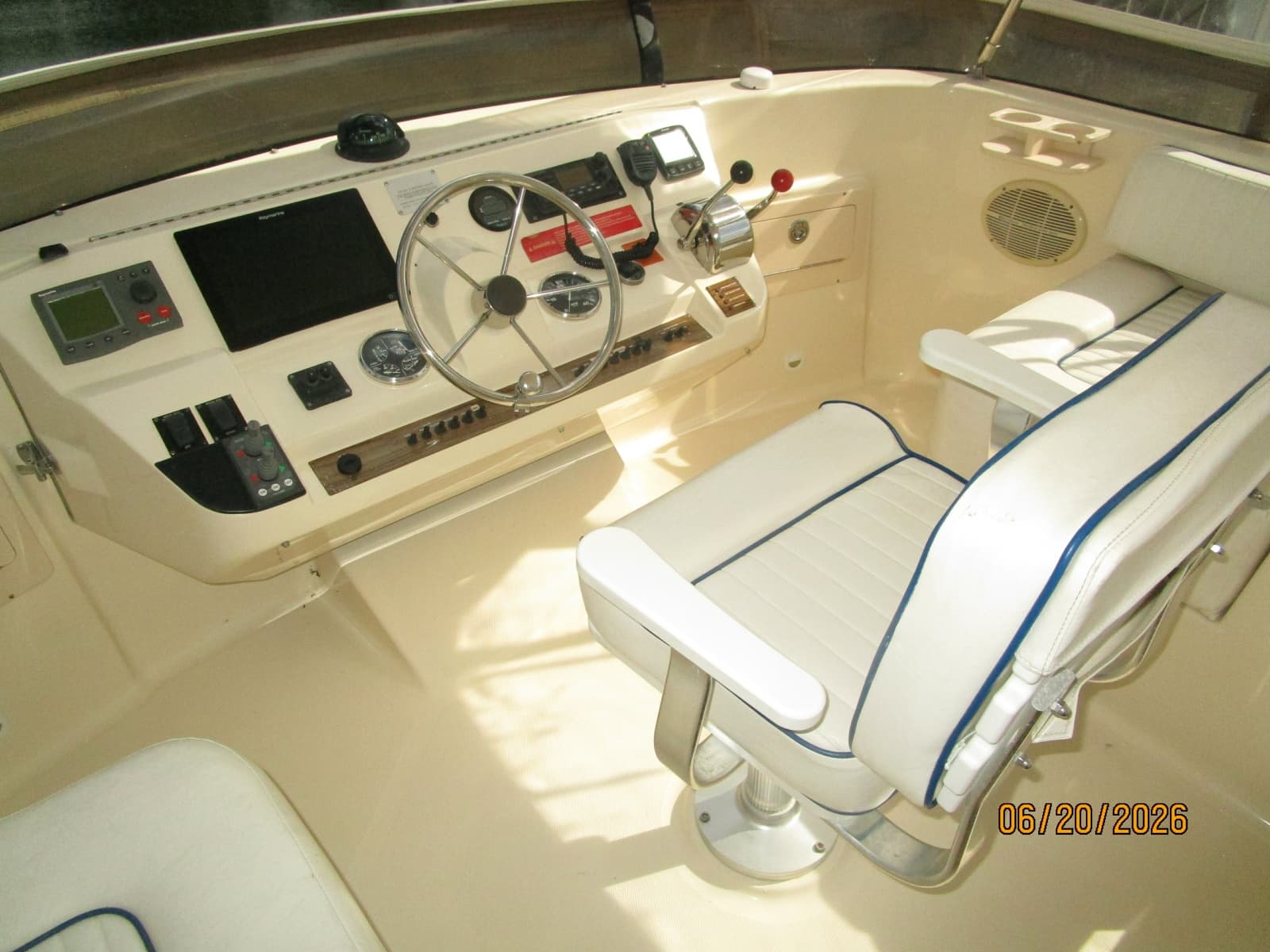 2004 Mainship 400 - Photo 22