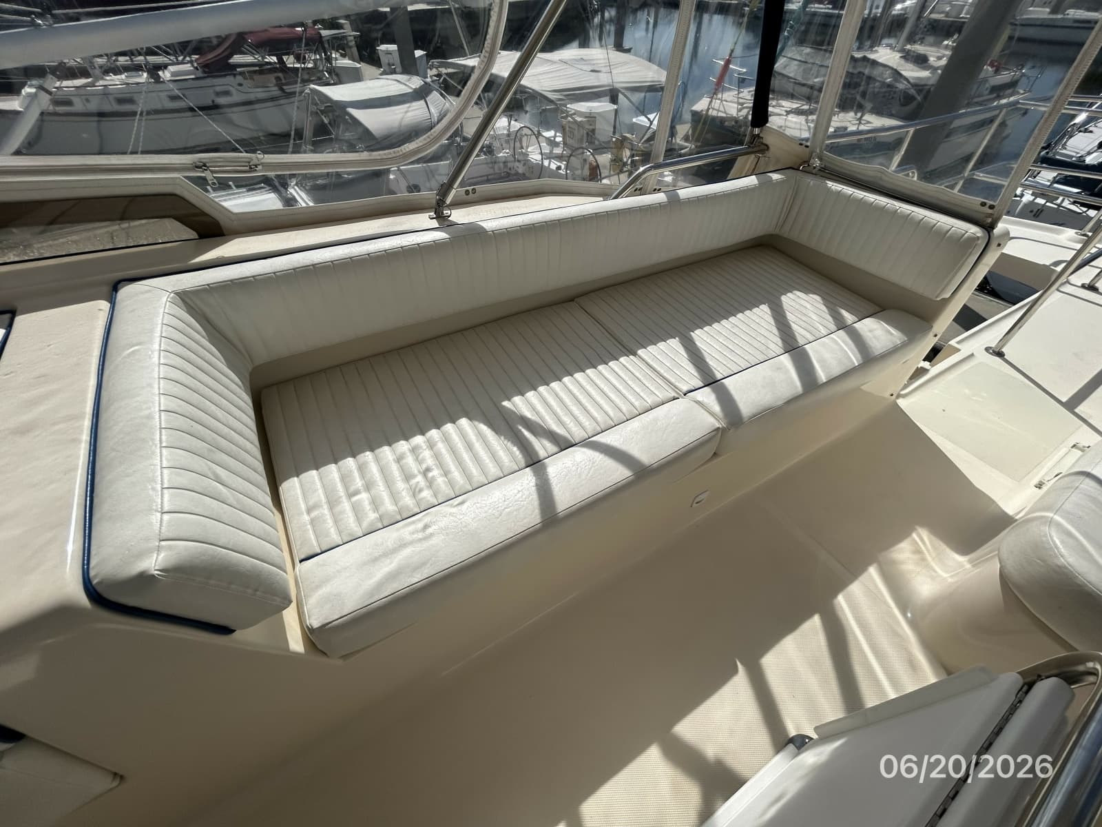 2004 Mainship 400 - Photo 29