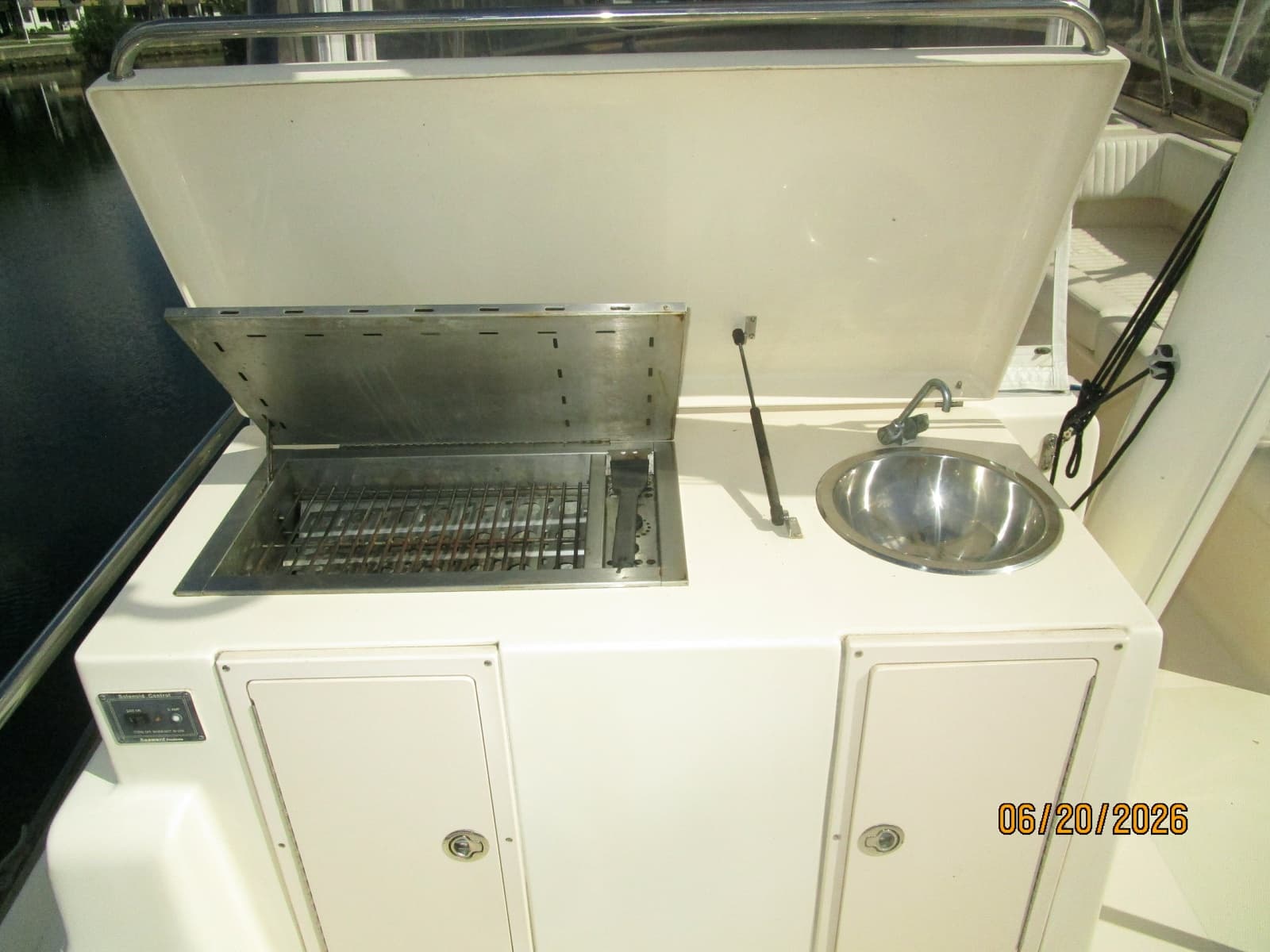 2004 Mainship 400 - Photo 37