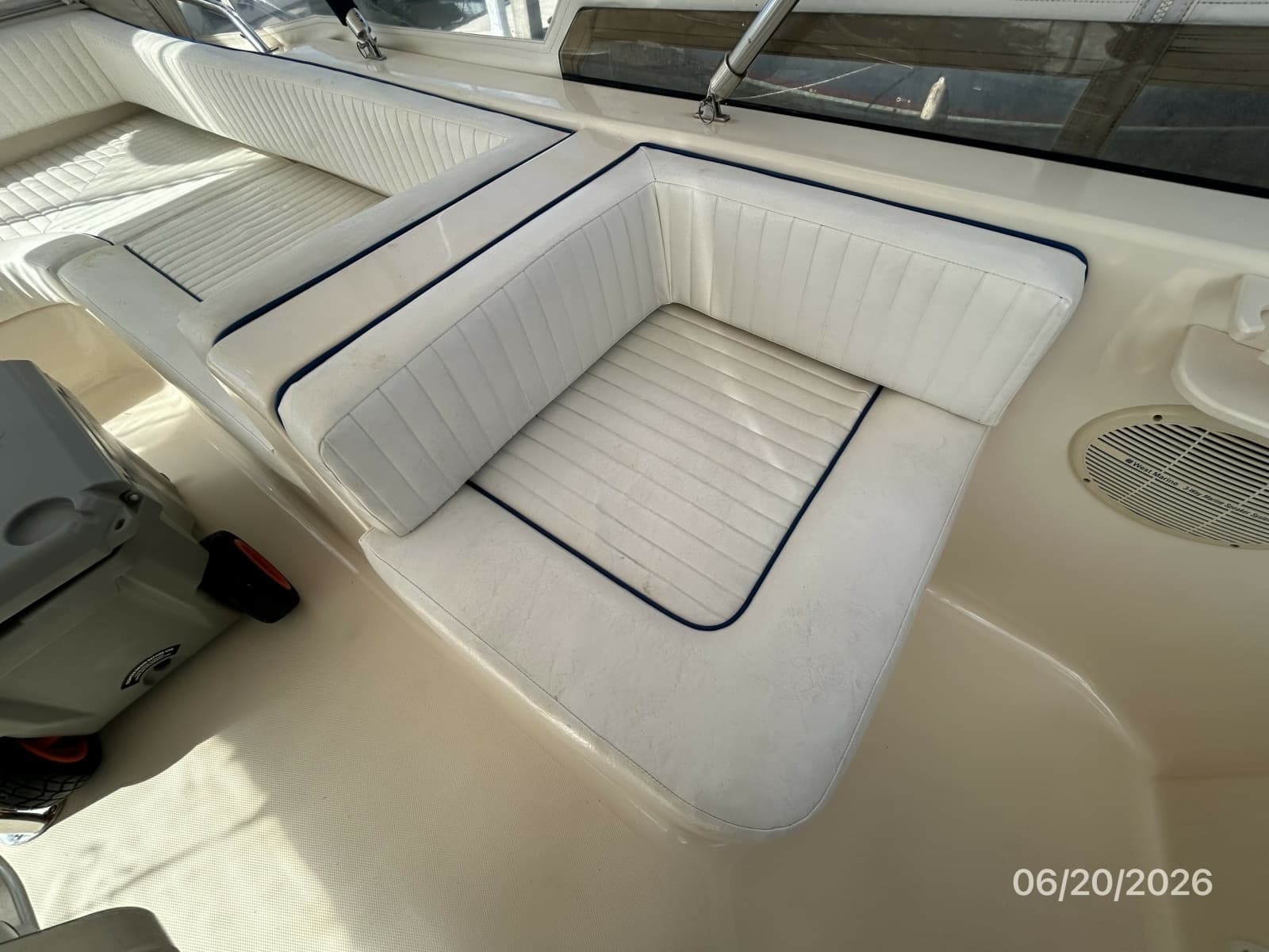 2004 Mainship 400 - Photo 26