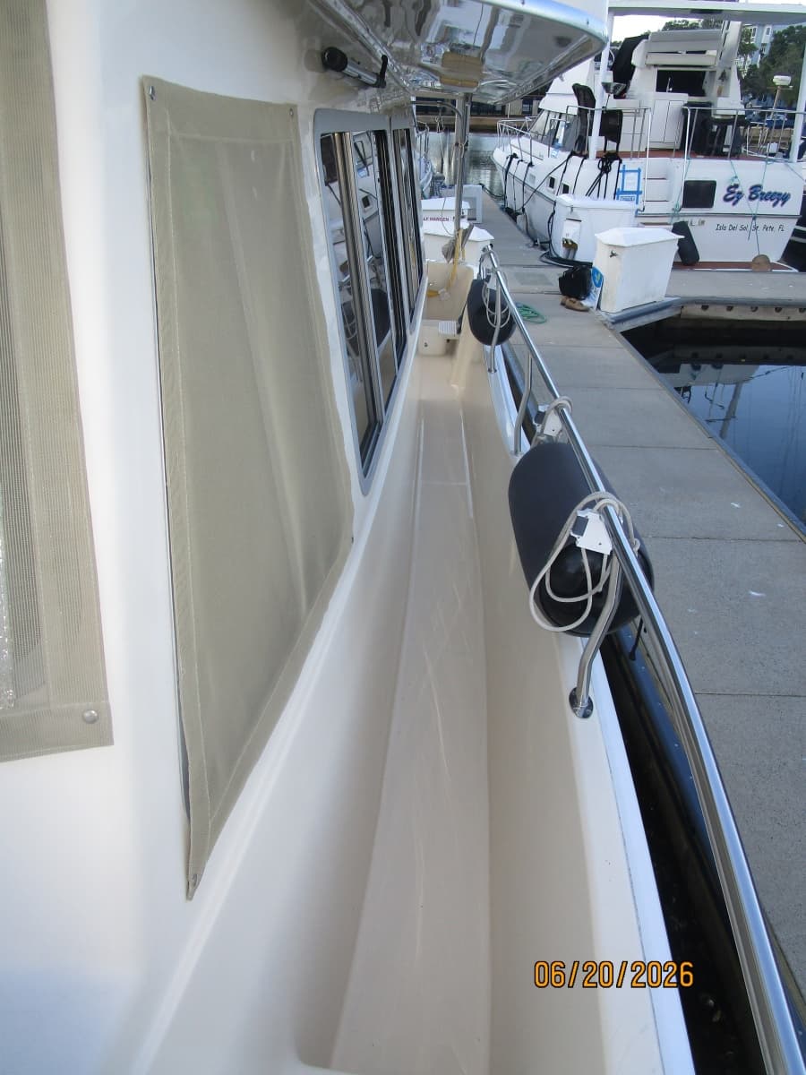 2004 Mainship 400 - Photo 15