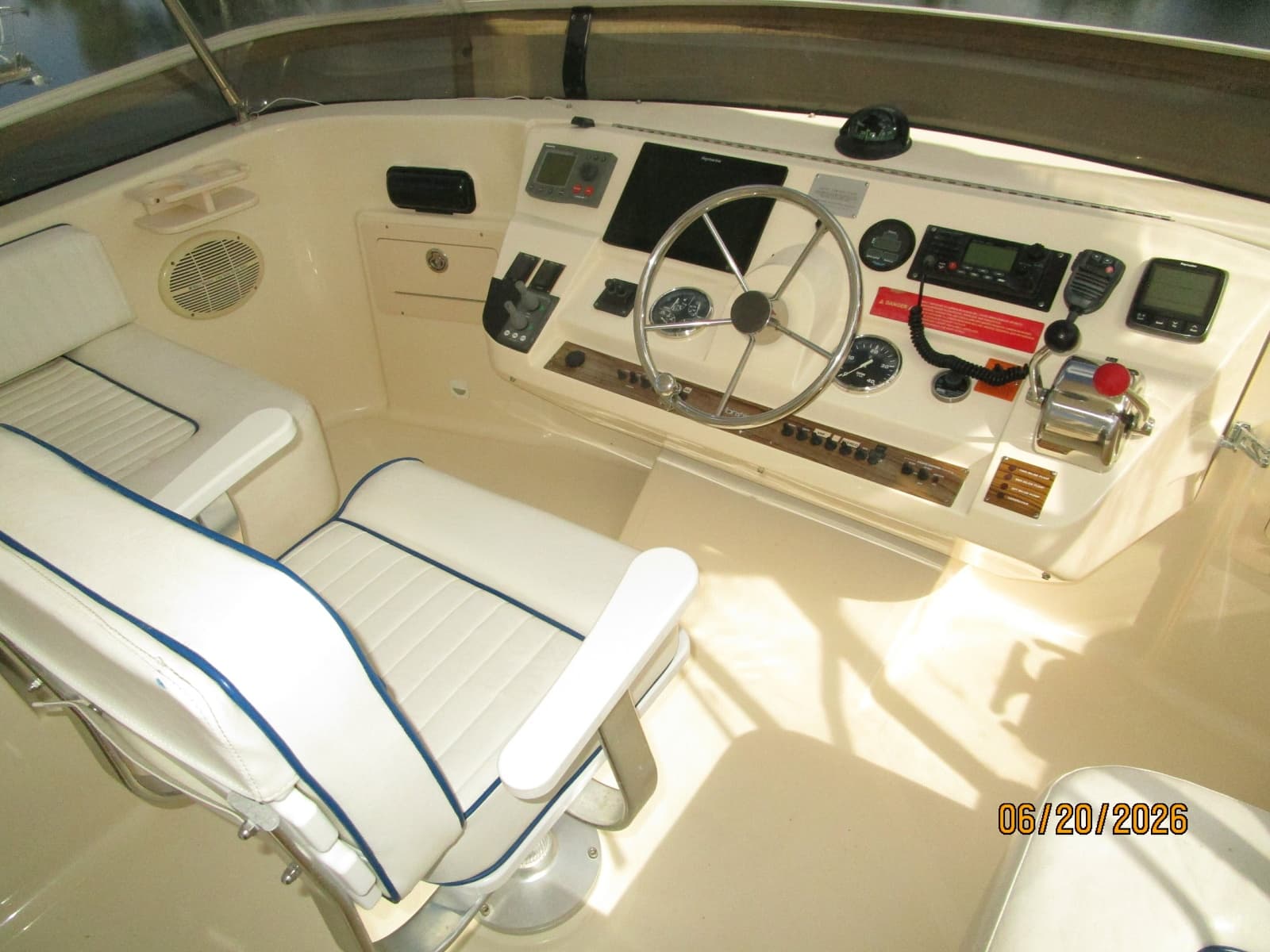 2004 Mainship 400 - Photo 23
