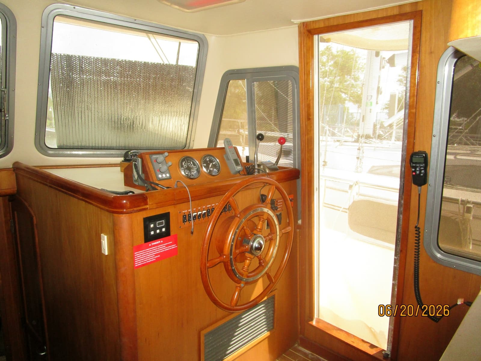 2004 Mainship 400 - Photo 52