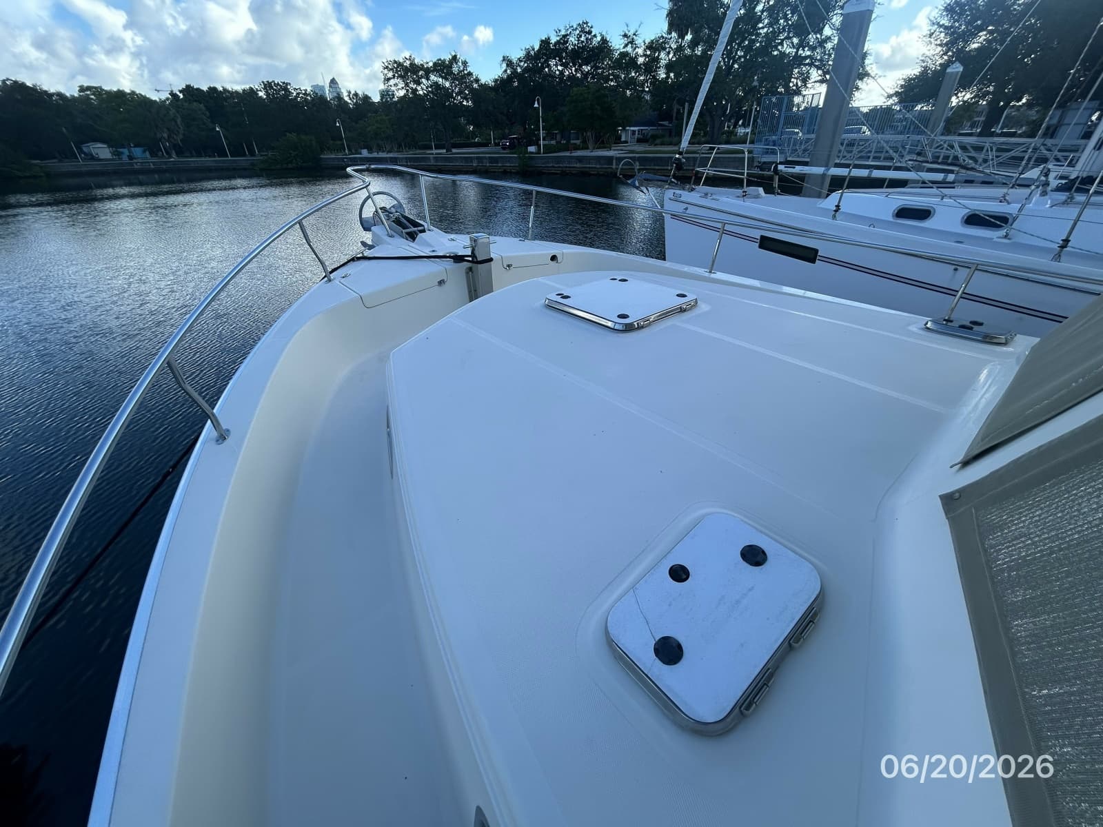 2004 Mainship 400 - Photo 12