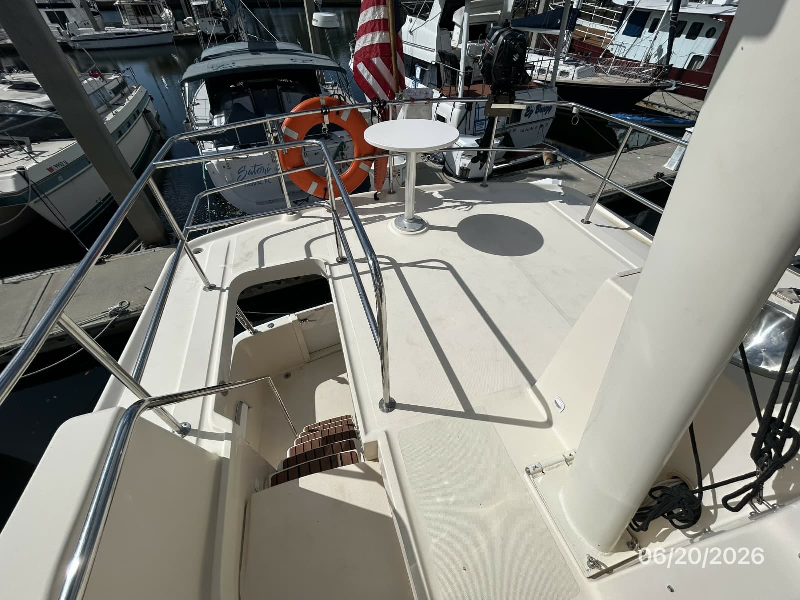 2004 Mainship 400 - Photo 35