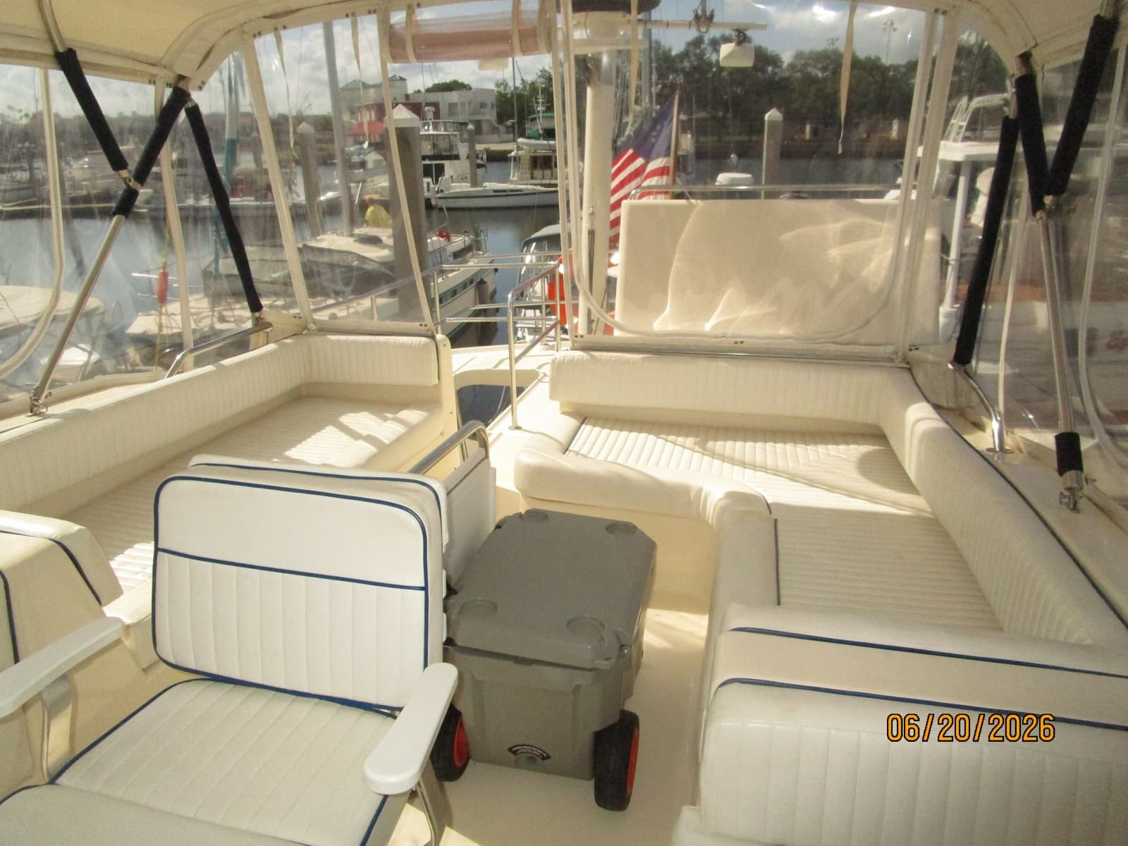 2004 Mainship 400 - Photo 19
