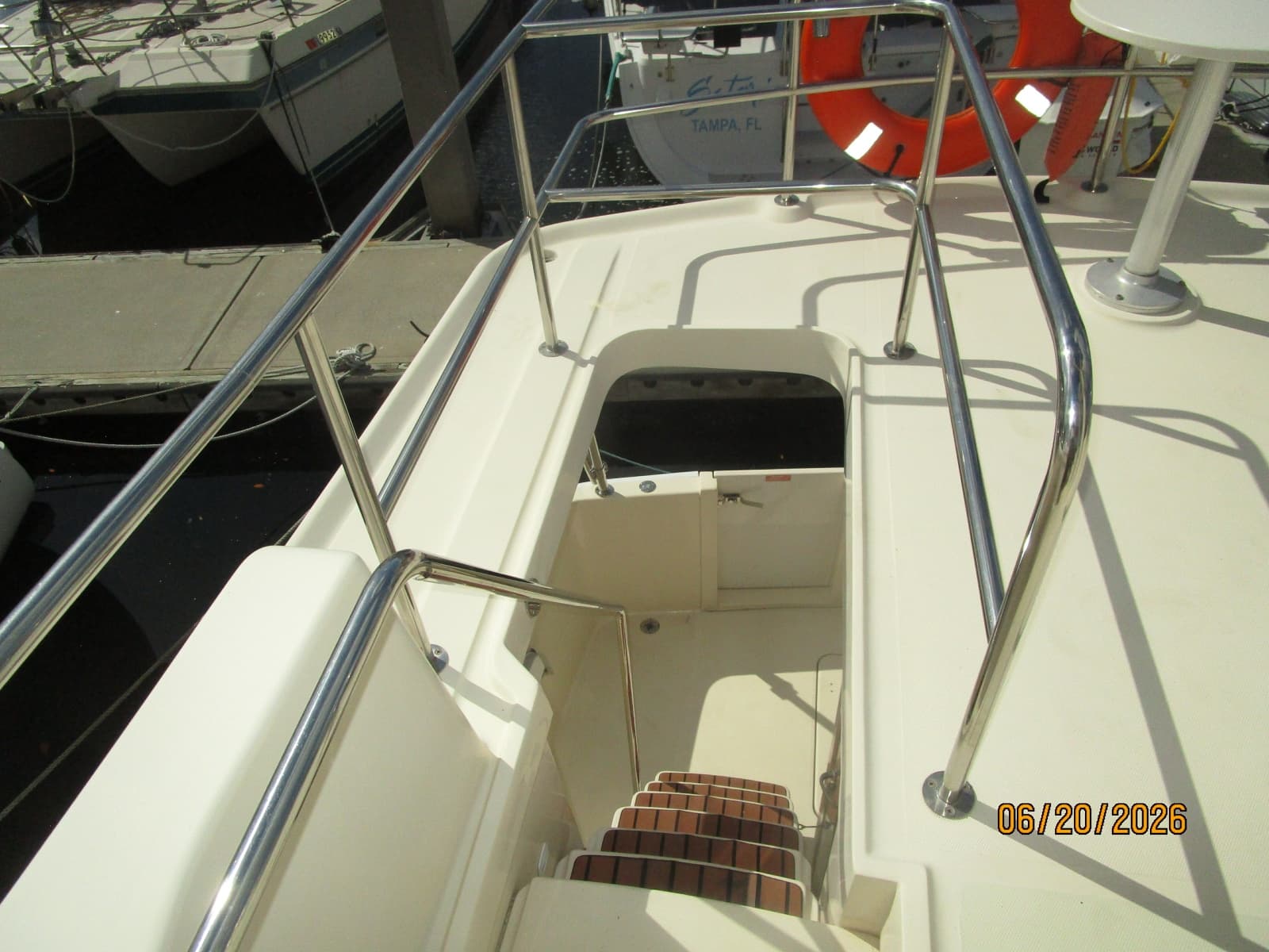 2004 Mainship 400 - Photo 31
